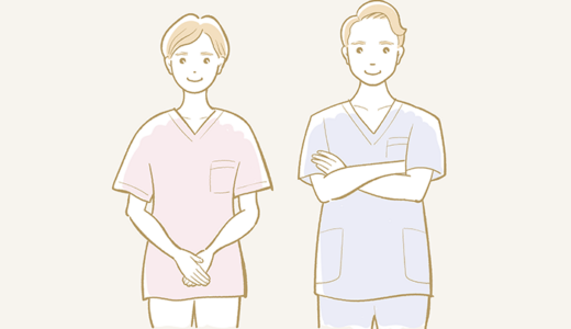 スクラブを着た男性と女性の看護師さん
